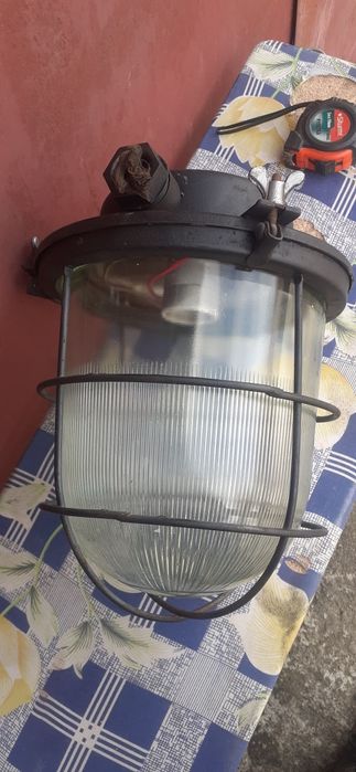 Фонарь закрытого типа.