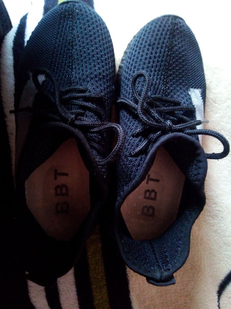 Чорні кросівки 32 розмір