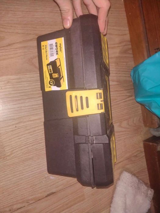 Mini caixa de ferramentas com acessórios