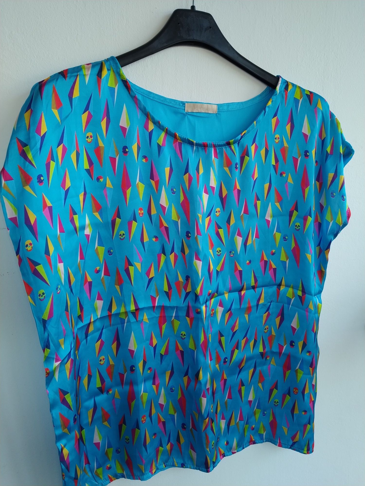 Blusa acetinada azul com padrão - Tamanho M/L