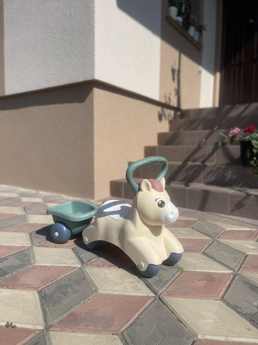 Дитячий толокар до 2-х років