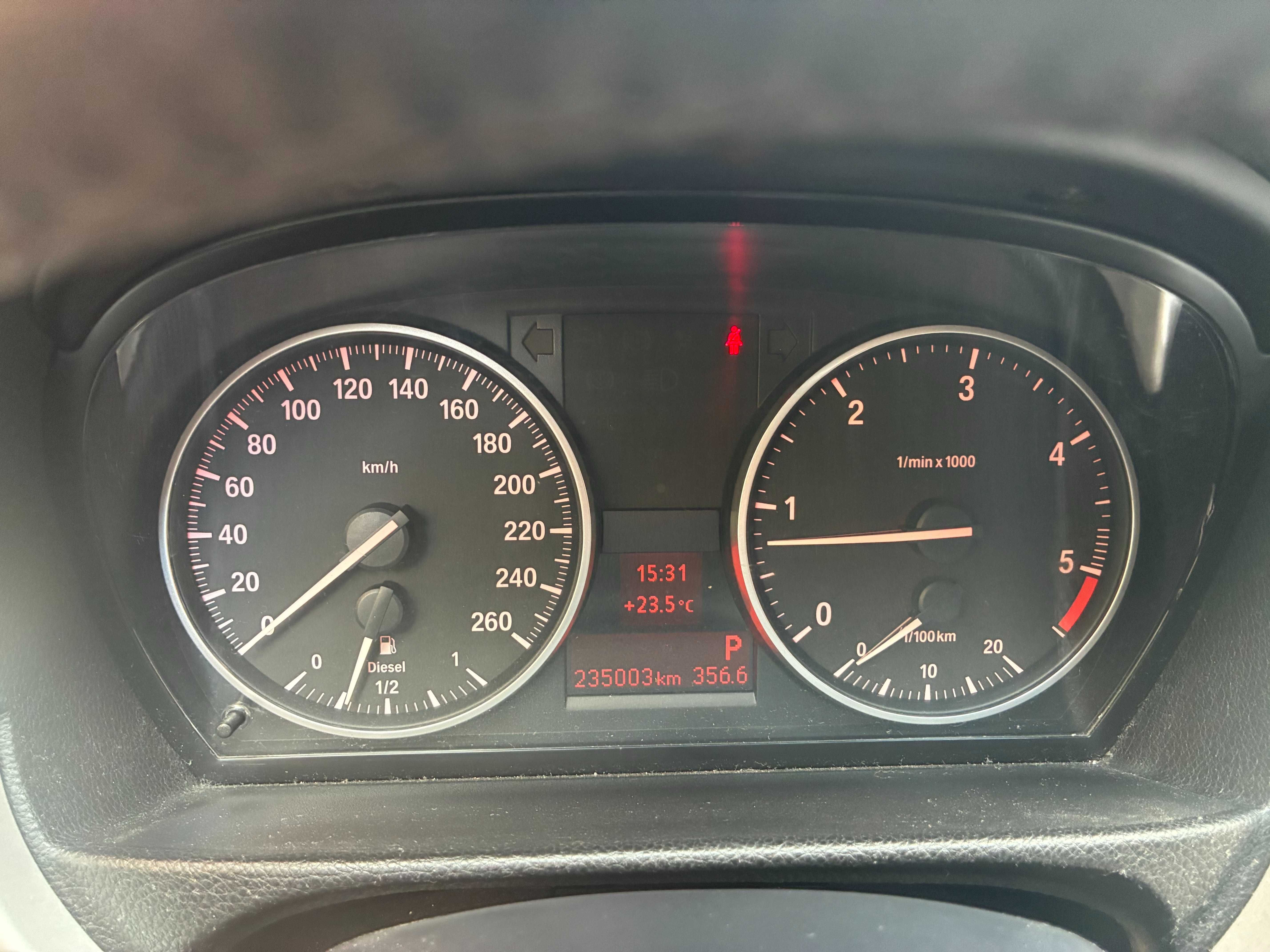 BMW E90 2010r. polift, silnik 2.0 318d 143km 235000km