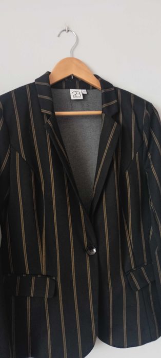 Żakiet czarny w paski guzki rozmiar 42 XL wiskoza 2-biz
