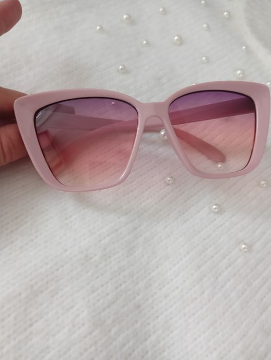 Różowe damskie okulary przeciwsłoneczne na lato cieniowane szkła