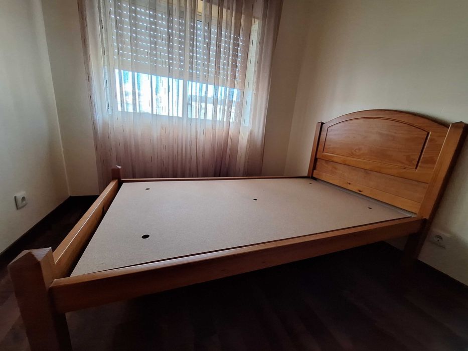 Cama Solteiro (110cm x 200cm) Madeira Maciça