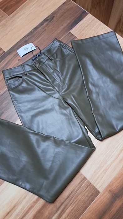 Nowe spodnie z ekoskóry z szerokimi nogawkami Stradivarius r.36 khaki