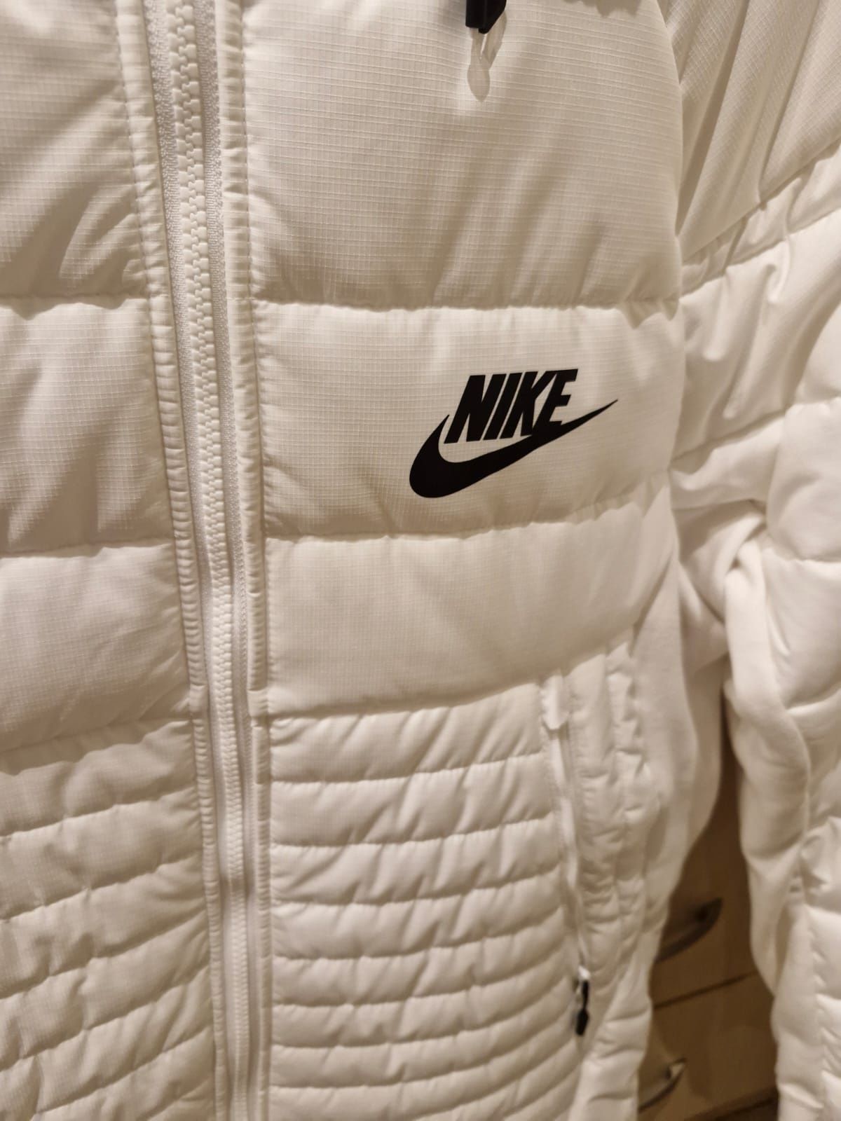 Oryginalna kurtka damska Nike