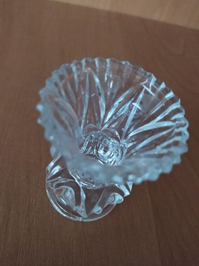 Malutki szklany krysztalowy wazonik