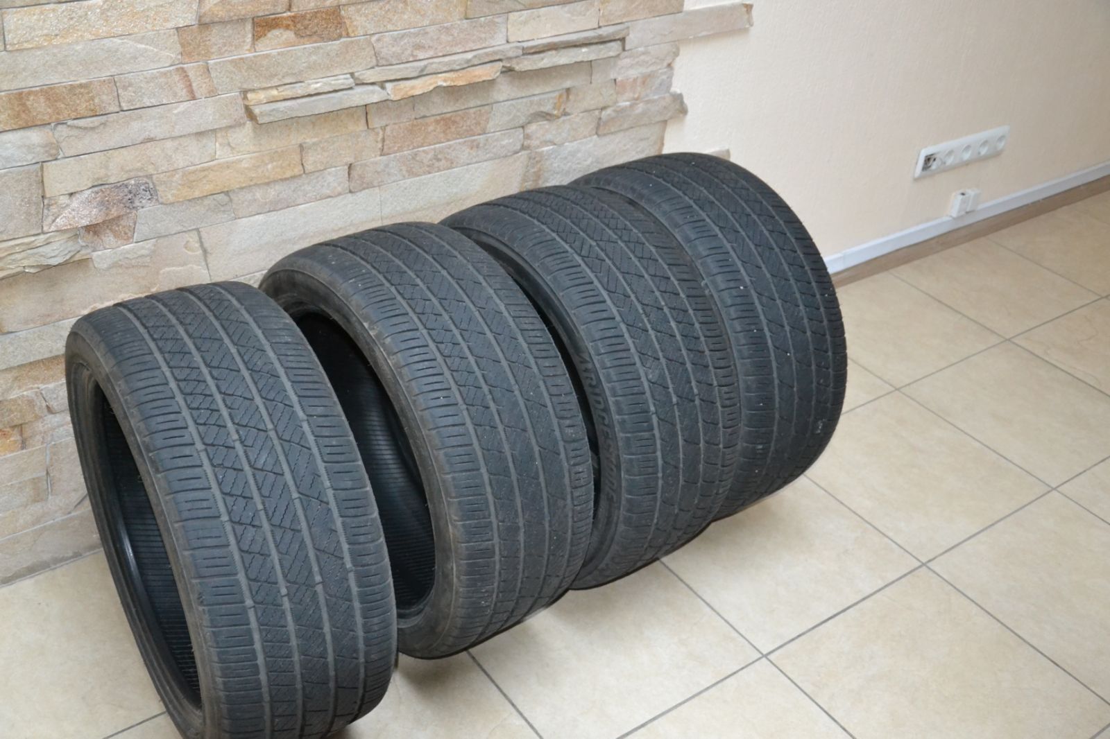 Шини Bridgestone -4шт протек.-6мм 245/40/R18