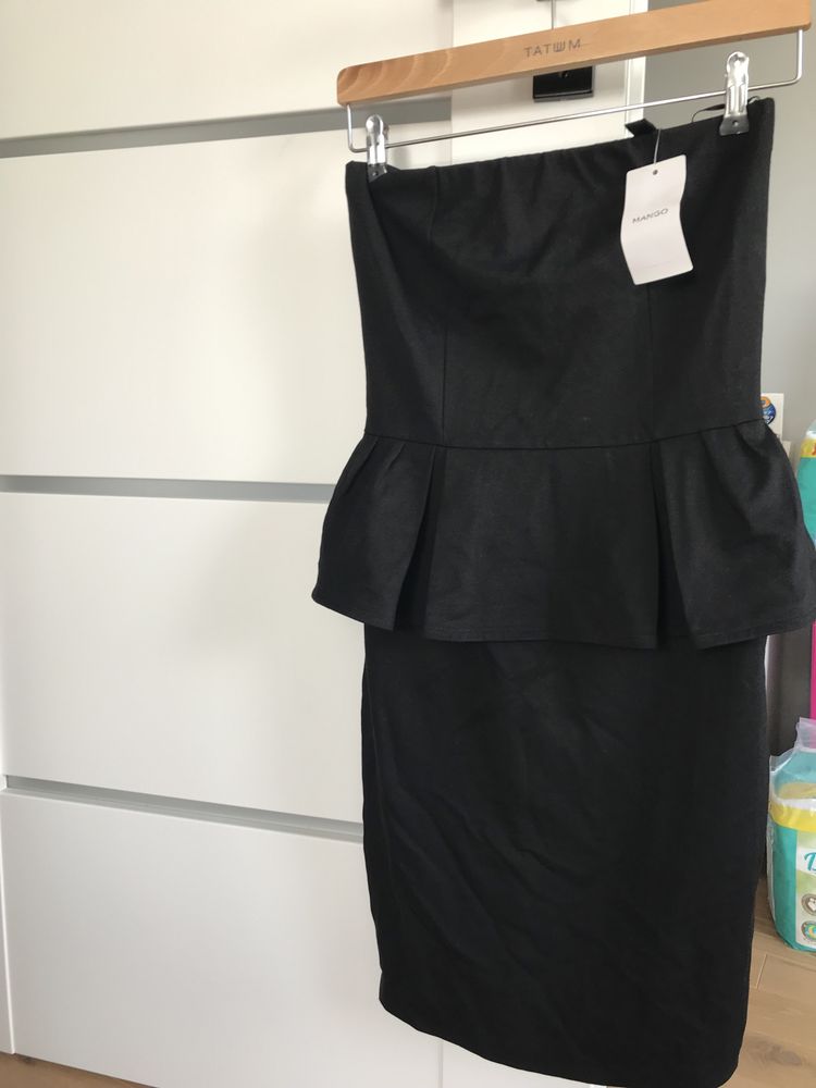 Nowa sukienka z baskinką czarna bez ramiączek rozmiar s Mango