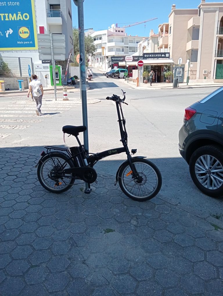 Bicicleta elétrica dobrável