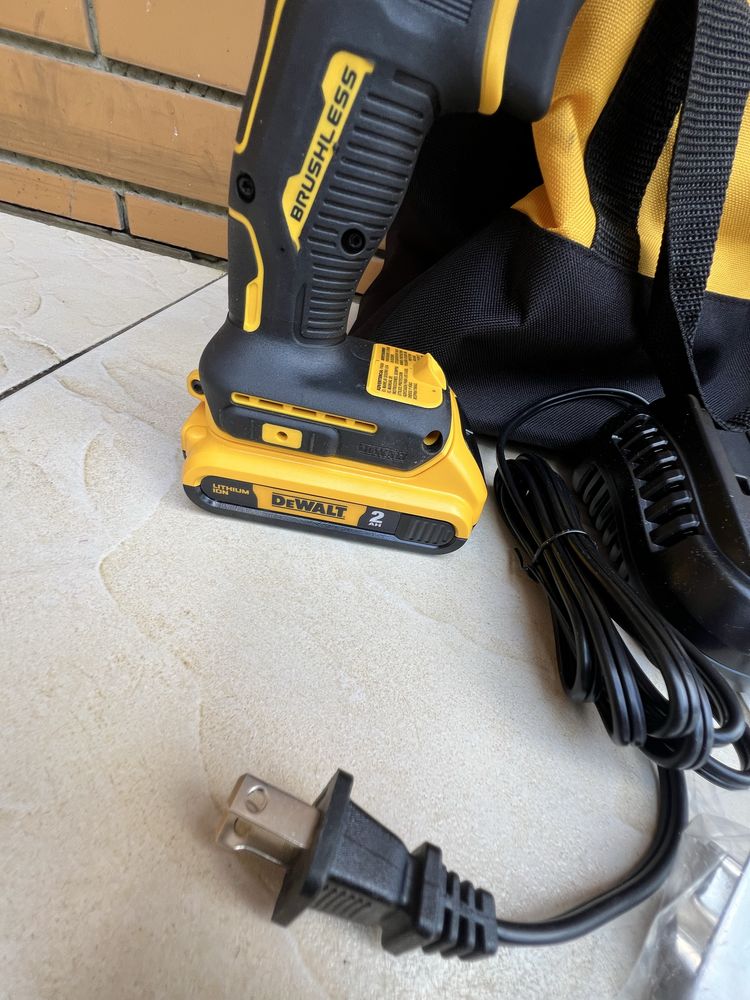 Набір шуруповертів Dewalt DCF809 DCD799