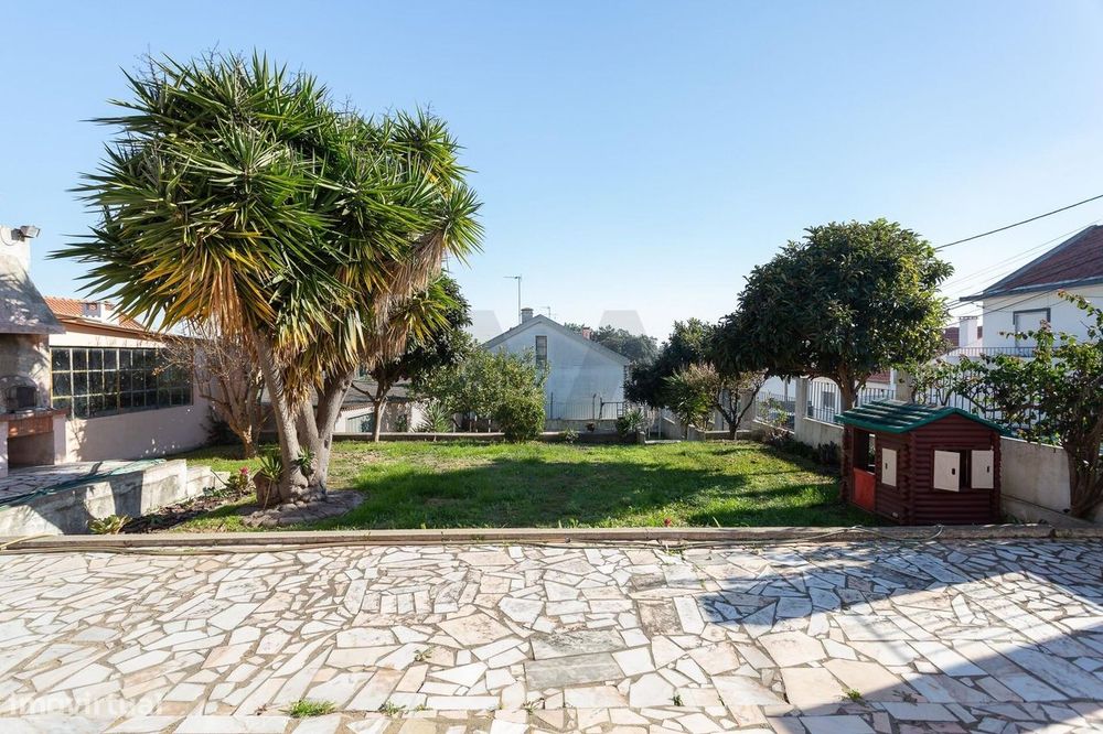 Moradia T3 | Foros de Amora | Para remodelar | + 2 Terrenos Urbanos pa