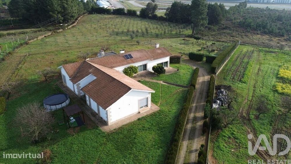 Casa de Campo T4 em Folhadela de 481,00 m2