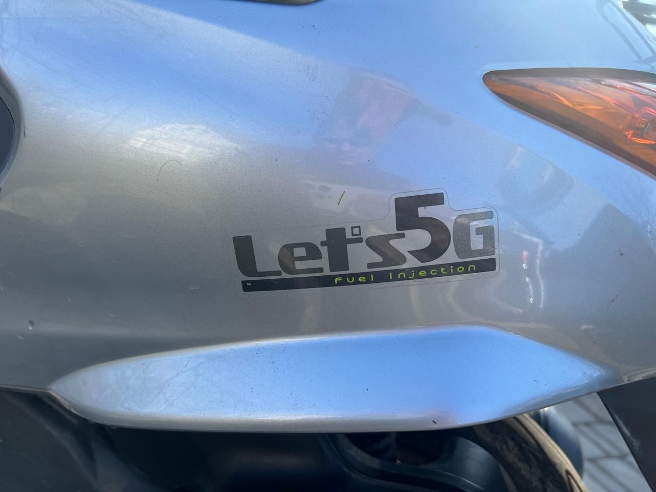 Suzuki lets 5g японський надійний та економний скутер