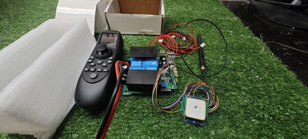 Autopilot z GPS do łódki zanętowej