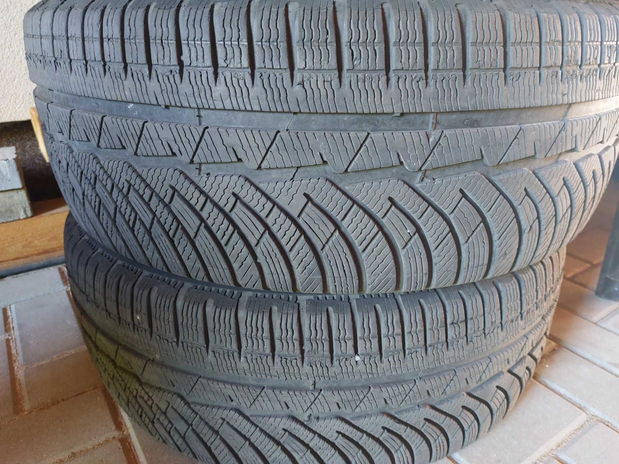 Opony zimowe  235/55 R 18