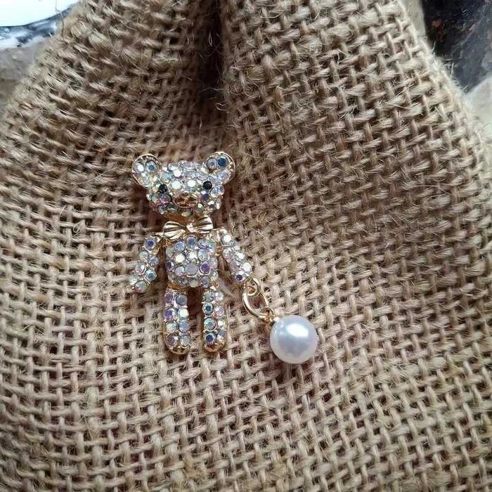 Broszka złoty miś z kryształkami perełka urocza vintage