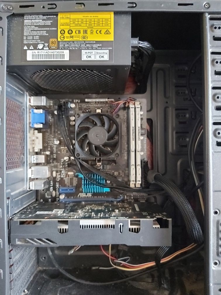 PC Torre Gaming (Não funciona como todo mas as peças podem funcionar)