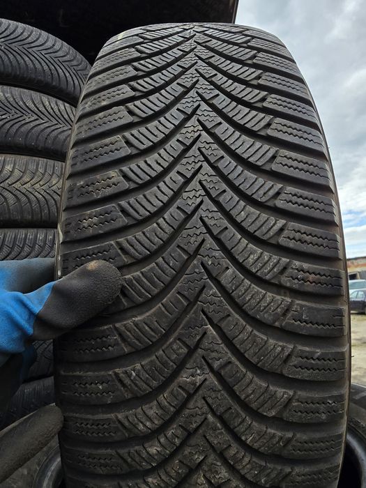 215/65R16 Hankook Winter I*Cept rs2