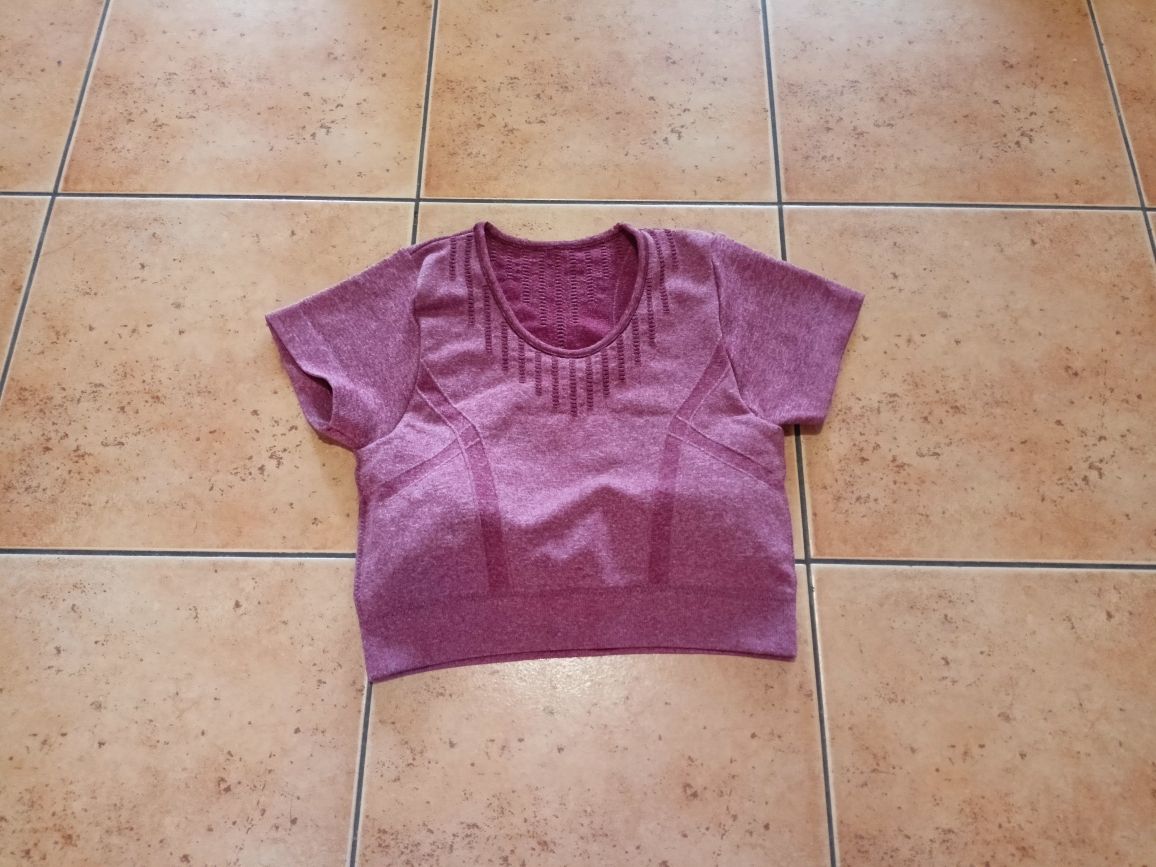 Top do ćwiczeń rozmiar S, posiada usztywniane miseczki na biust.