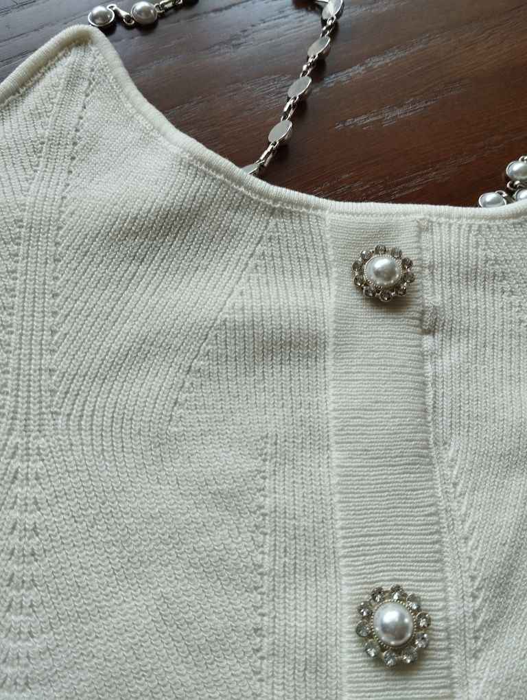 Bluzeczka prążki na ramiączkach z perełek.