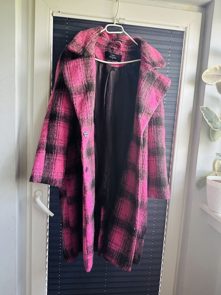 Różowy długi damski płaszcz w kratę Cropp M 38