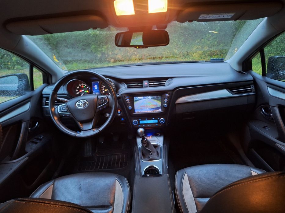 Toyota Avensis t27 PREMIUM 1.8 benzyna najbogatsza wersja, krajowa ASO