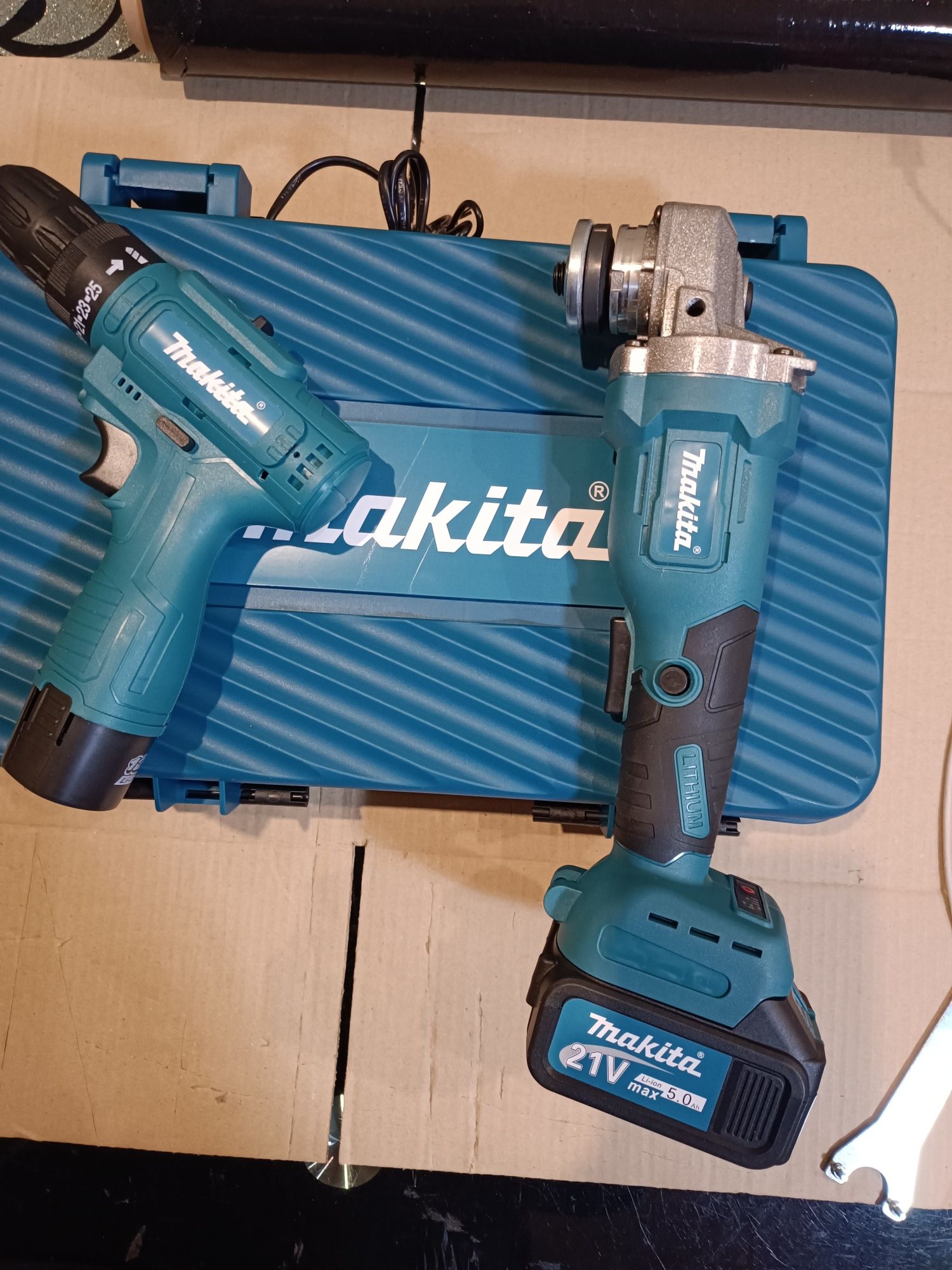 Набор Makita инструментов Болгарка AG24/125 и Шуруповерт 12 B