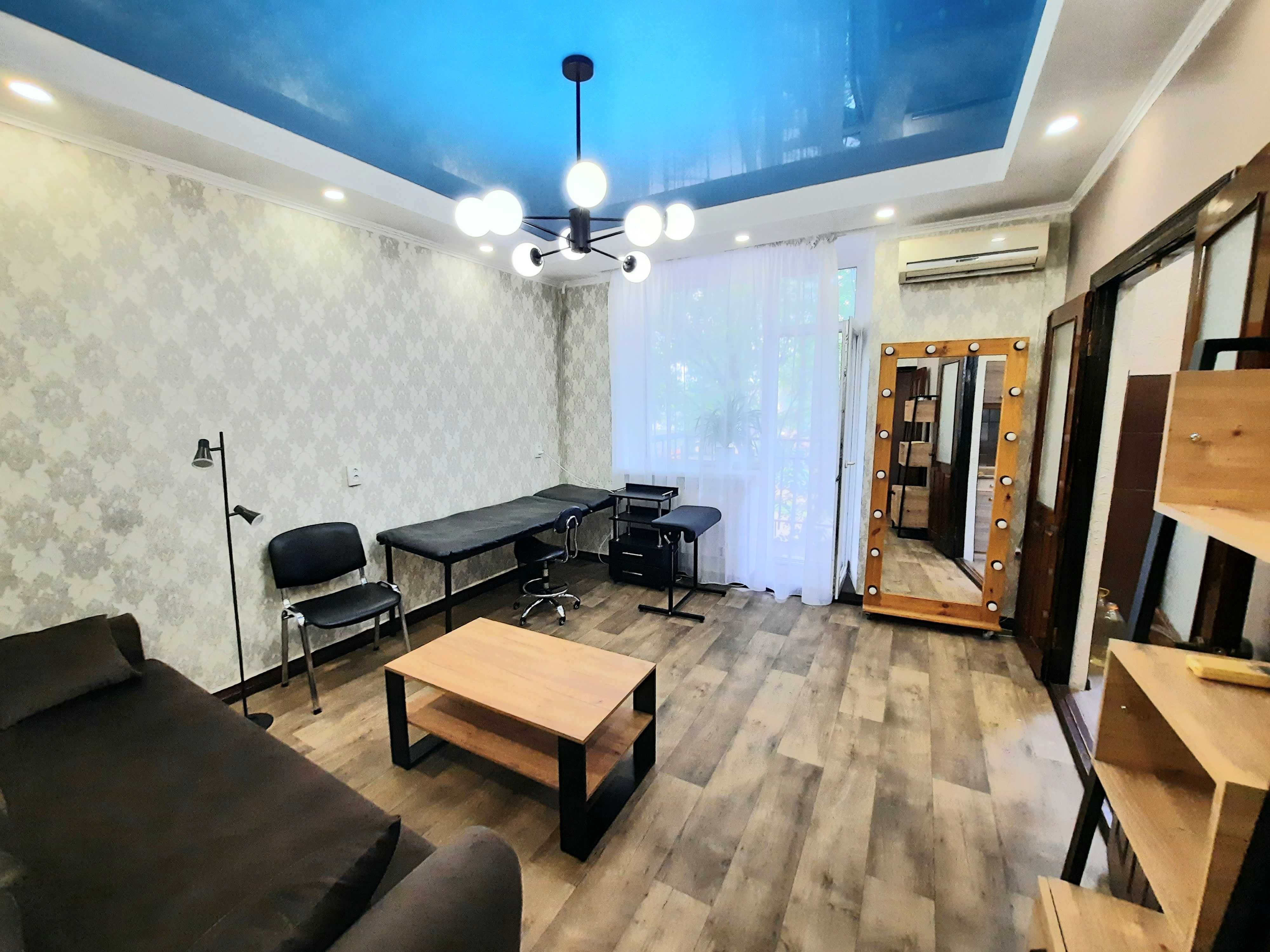 ПРОДАЖ 2-кімн. з АО у центральній частині міста (Н)