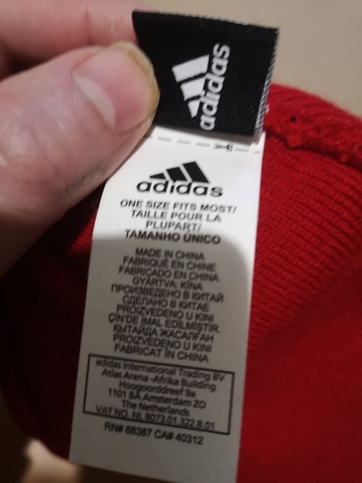 Продам зимнюю шапку ADIDAS NHL  Montreal