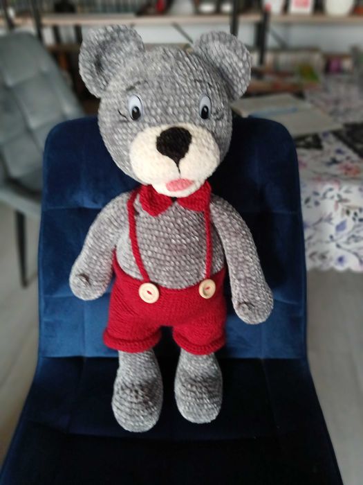 Duży miś Stasiu robiony na szydełku