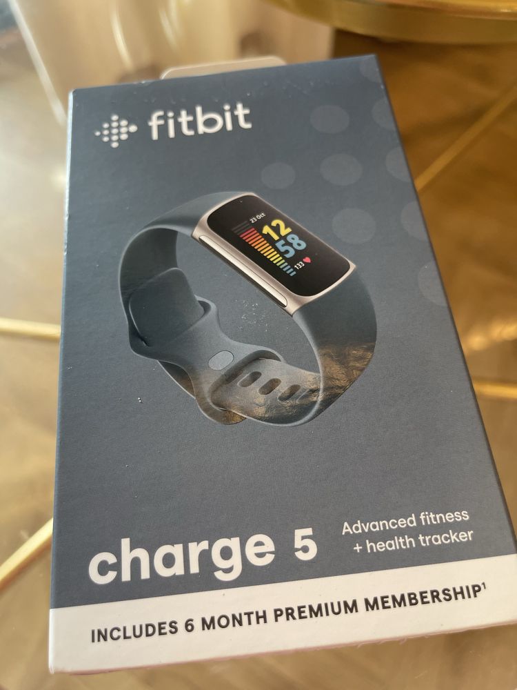 Smartband Fitbit Charge 5 niebieski opaska sportowa