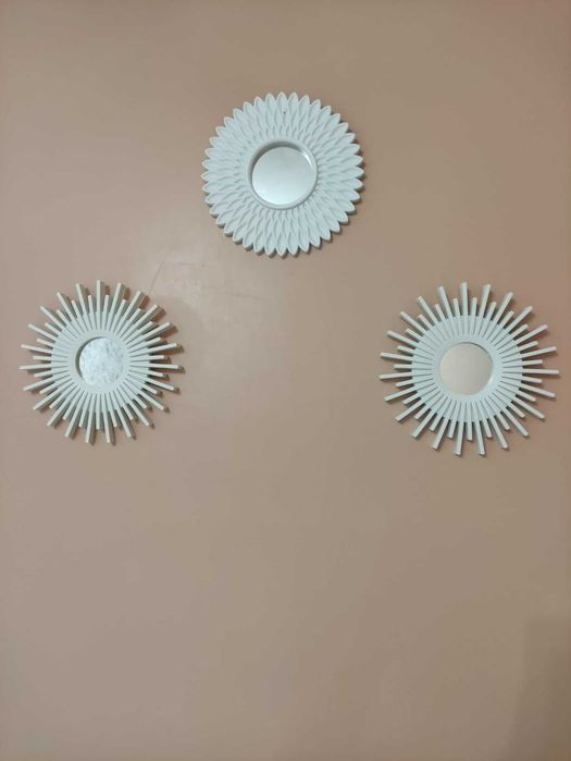 Dekoracja zestaw 3 luster w złotych ramkach do domu na ścianę