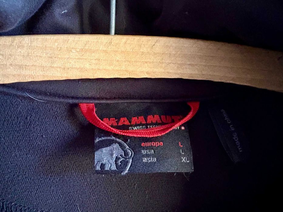 Czarna kurtka typu Softshell Mammut rozm. L