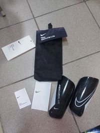 Щитки Nike NK MERC LITE - FA22 Чорний M (DN3611-010 M)