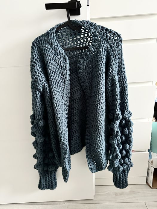 Sweter z bąbelkami handmade brudny niebieski