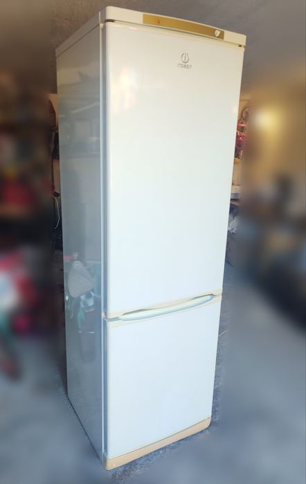 Холодильник Indesit