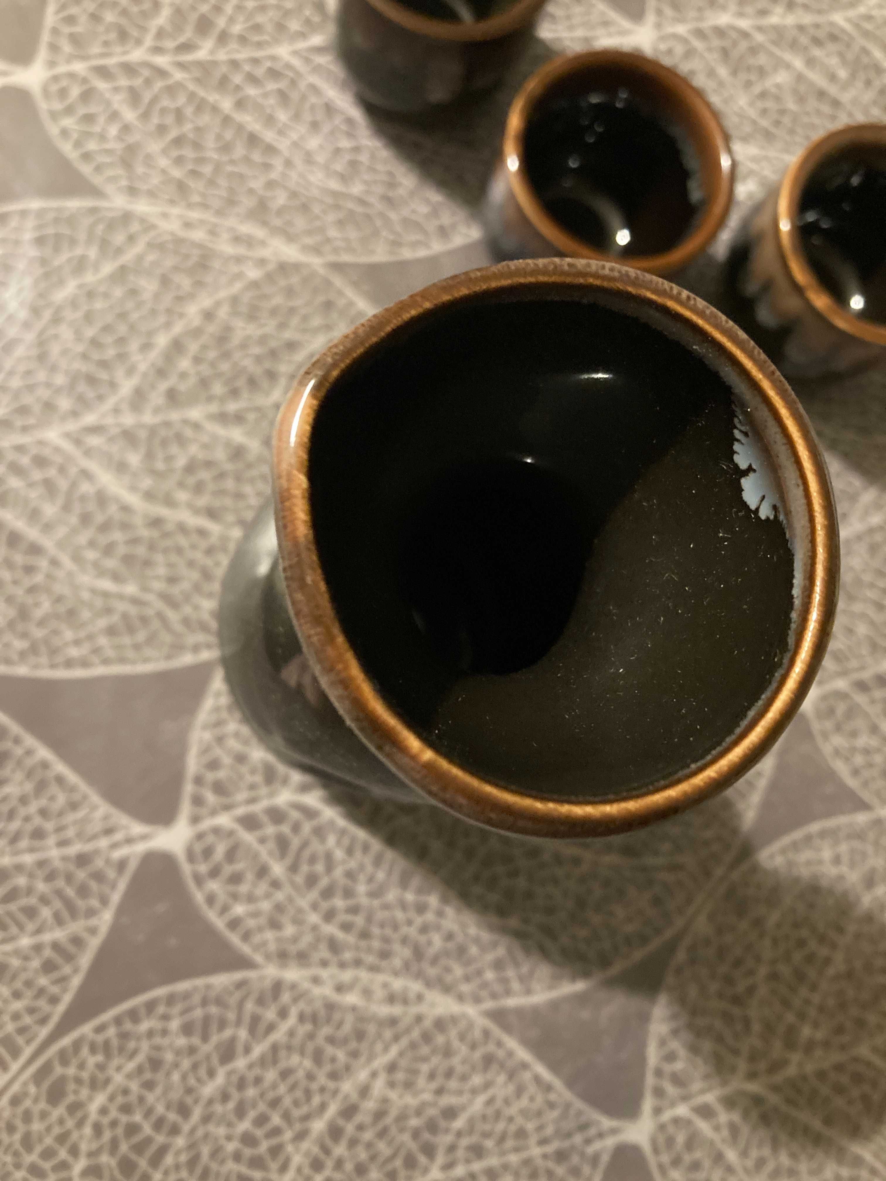 Набір для саке: кувшин та чашки