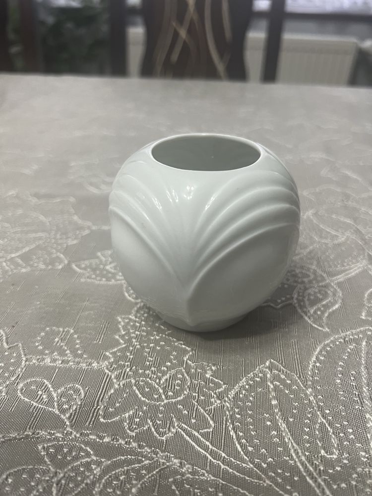 Wazonik porcelanowy