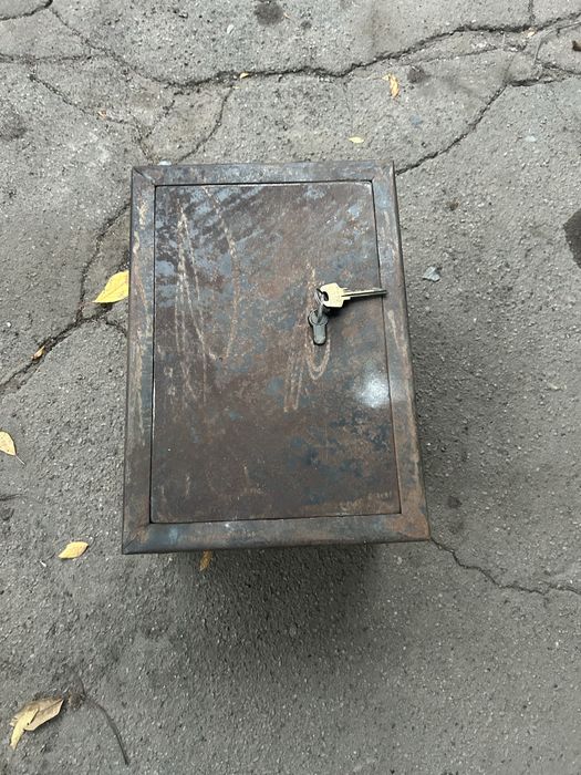 Металический сейф