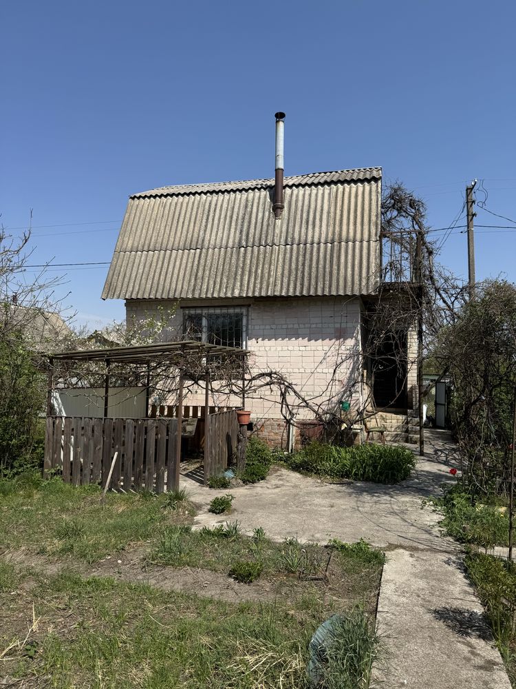Продається  гарна дача в Жавинці біля озера та річки Десна!