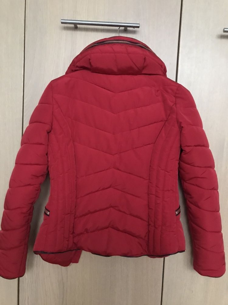 Kurtka Zara 34 xs s czerwona zimowa zamek