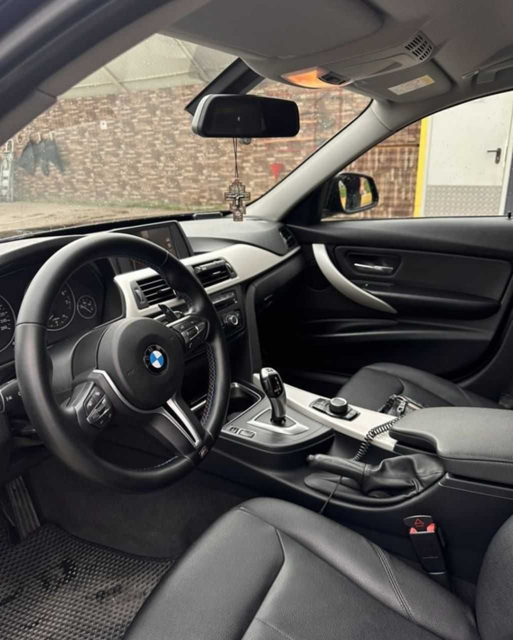 Bmw 320i 2.0 AT 2013