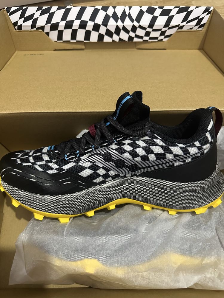 Продам Кросівки чоловічі Saucony Endorphin Trail 43 р.
