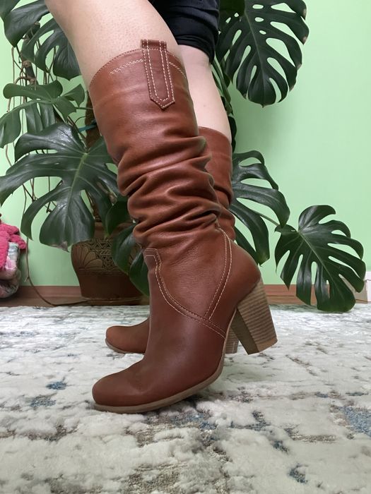 Шкіряні зимові чоботи козаки з натуральним хутром