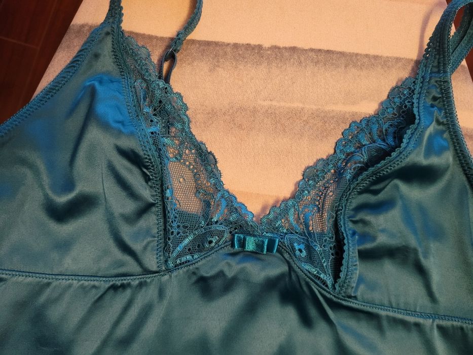 Satynowa piżamka Esotiq w kolorze szafirowym