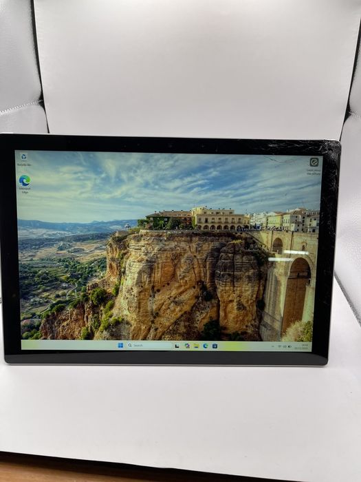 Планшет Microsoft Surface Pro 13