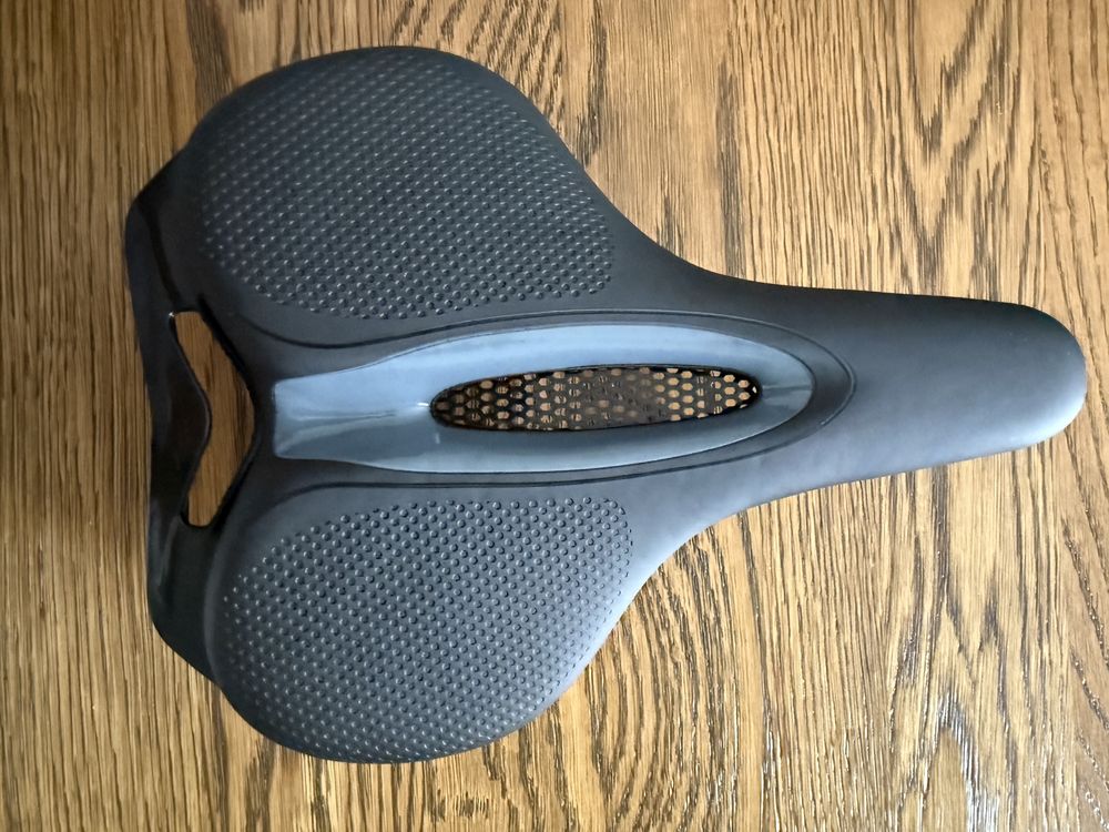 Nowe siodelko rowerowe, meskie