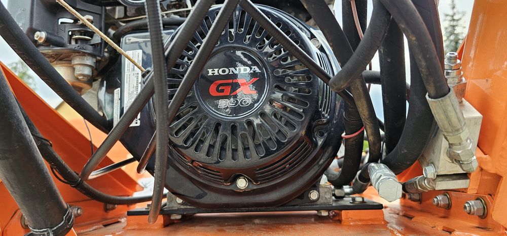 Koparka łańcuchowa Barreto E1330D-4C vermeer ditch witch Honda
